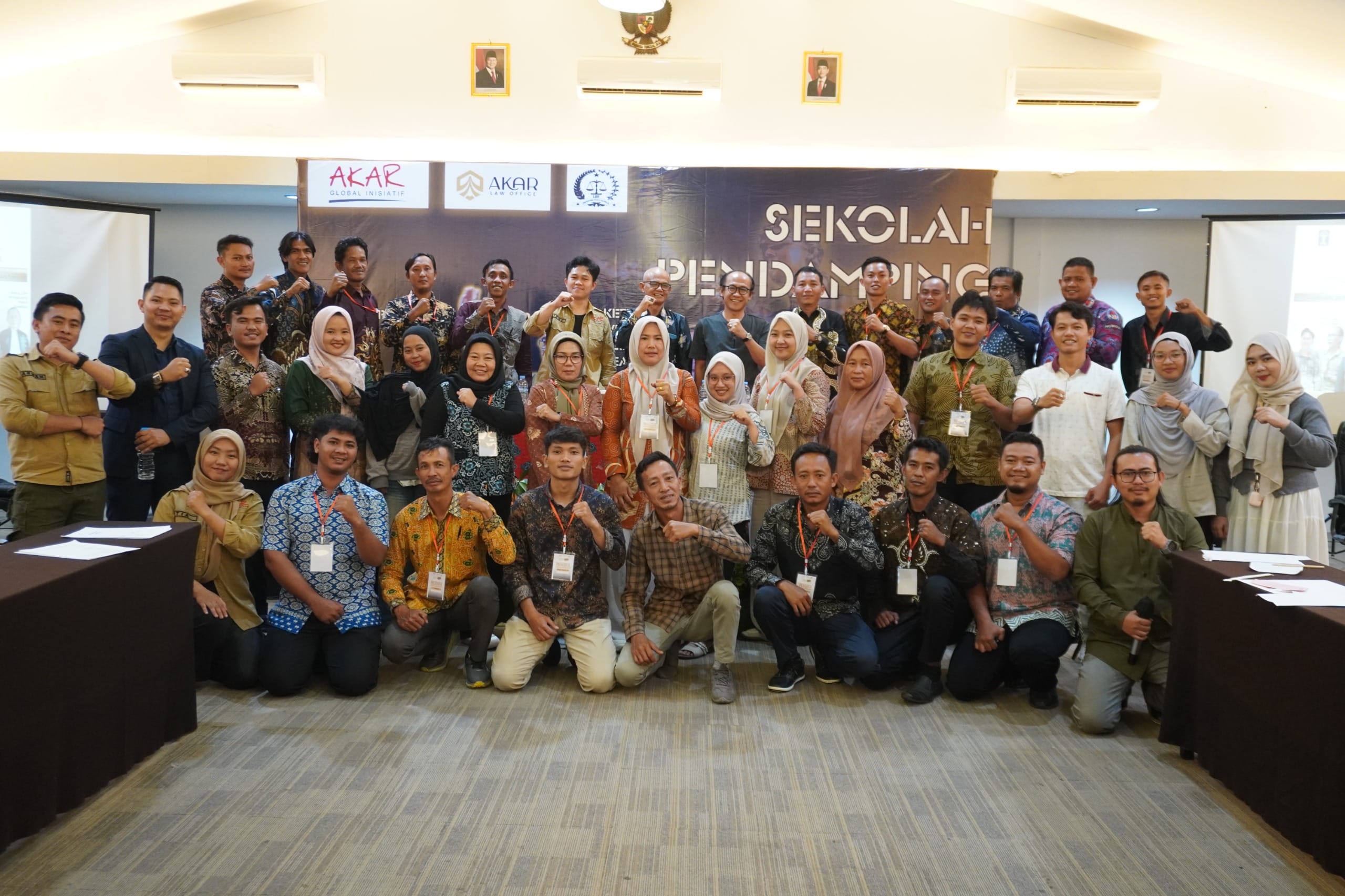 Doc.Akar: Peserta Sekolah Pendamping Hukum Rakyat (SPHR) II 2026 Berfoto bersama pada sesi Akhir kegiatan